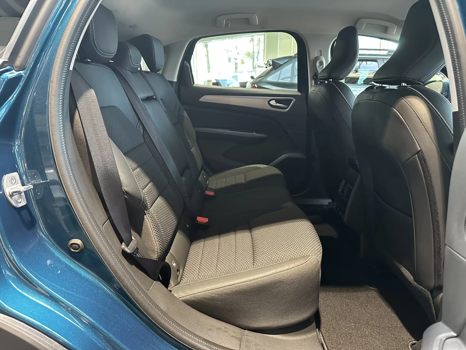 Renault Arkana 💎Hybrid/140EDC INTENS ACC LED CAM/Подгрев , снимка 15 - Автомобили и джипове - 54596430