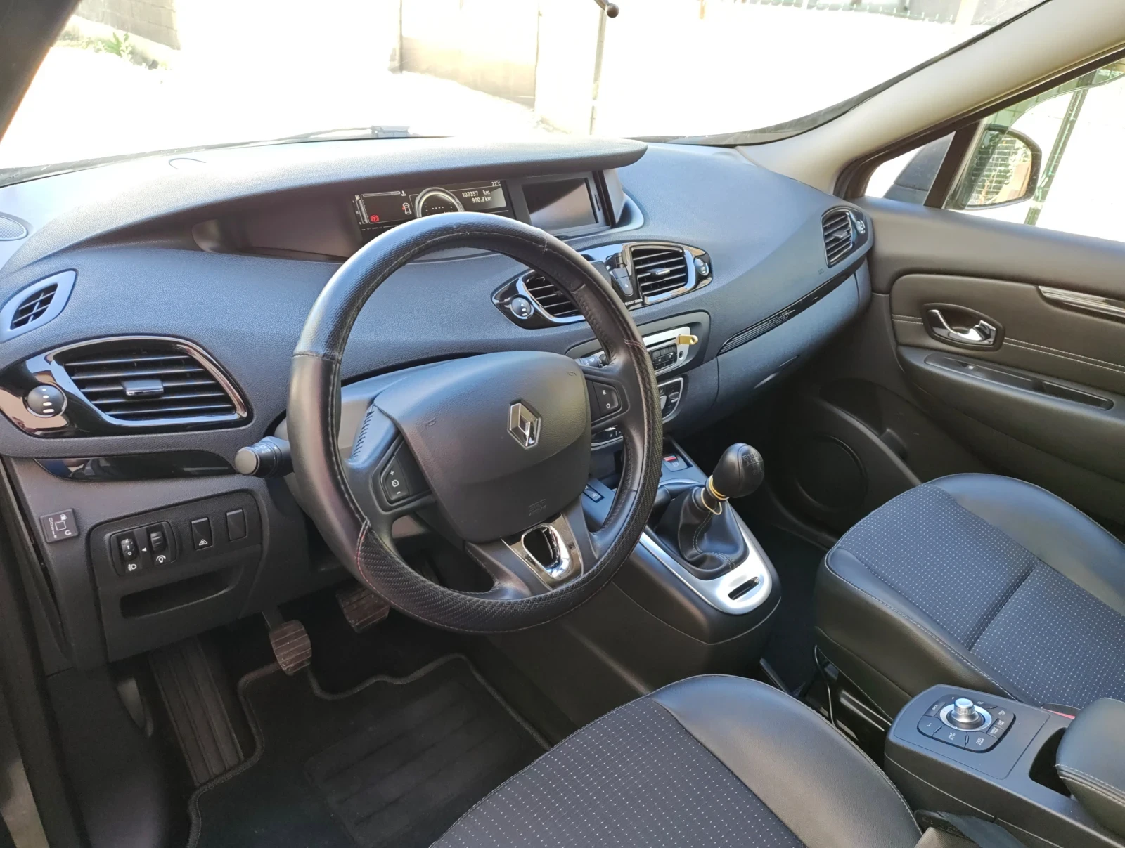 Renault Scenic 1.6 16 V, снимка 8 - Автомобили и джипове - 54648040