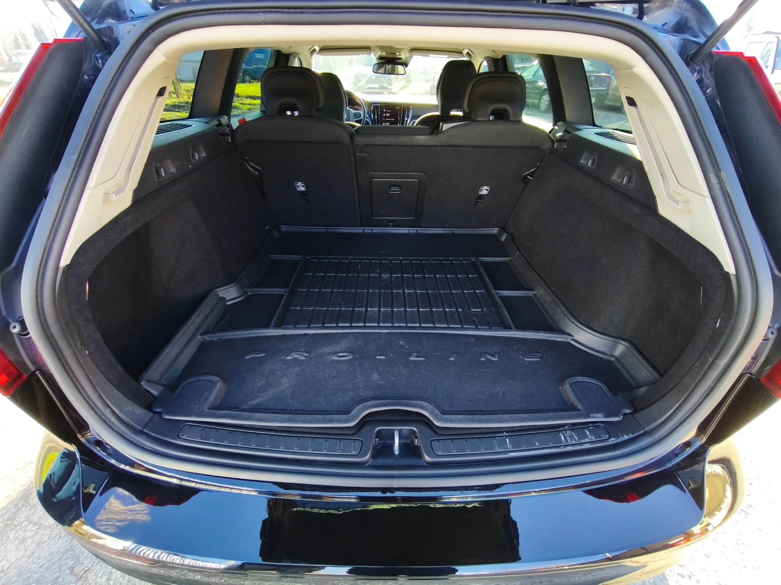 Volvo V60 D3, снимка 6 - Автомобили и джипове - 55339886