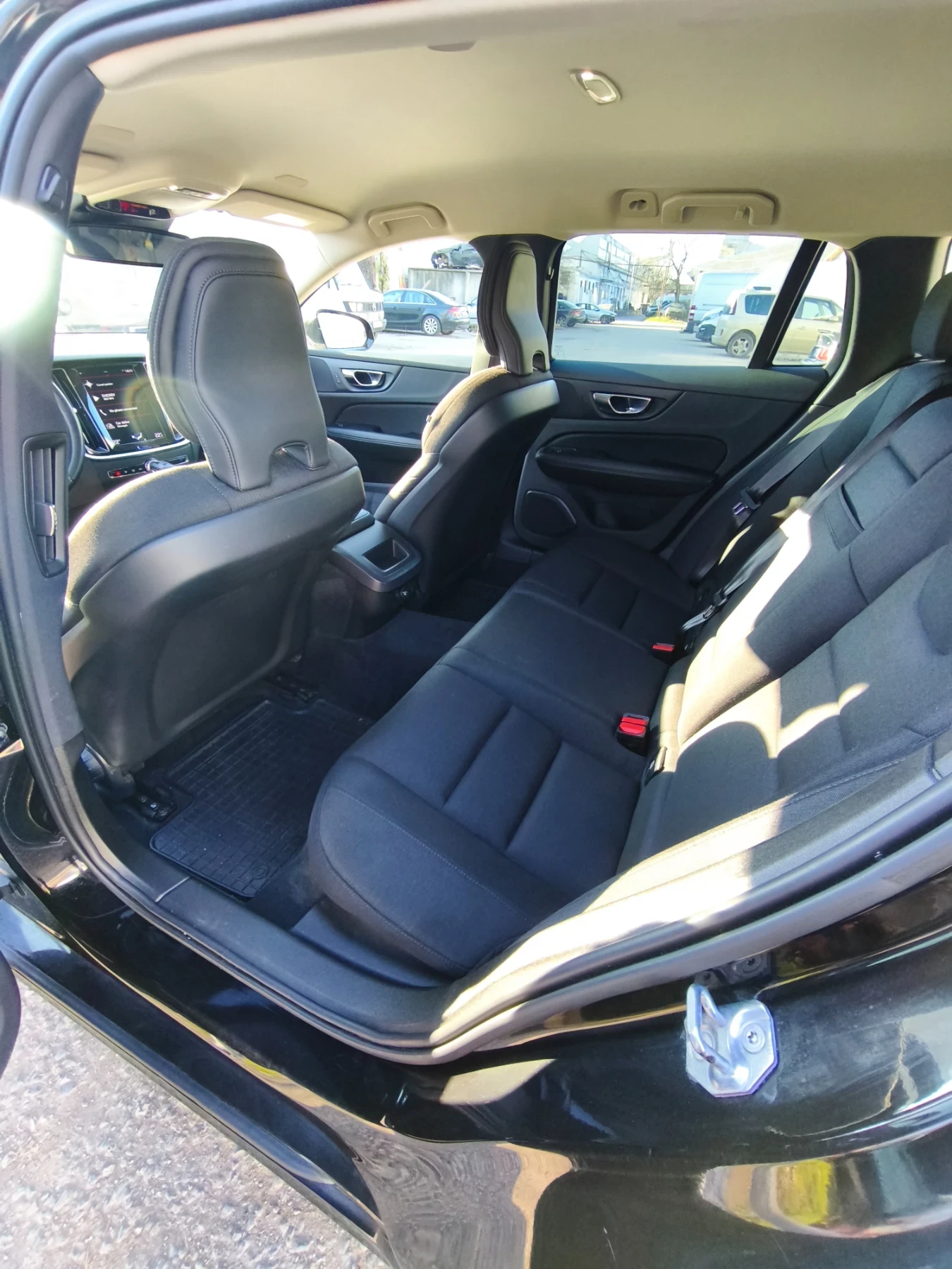 Volvo V60 D3, снимка 3 - Автомобили и джипове - 55339886