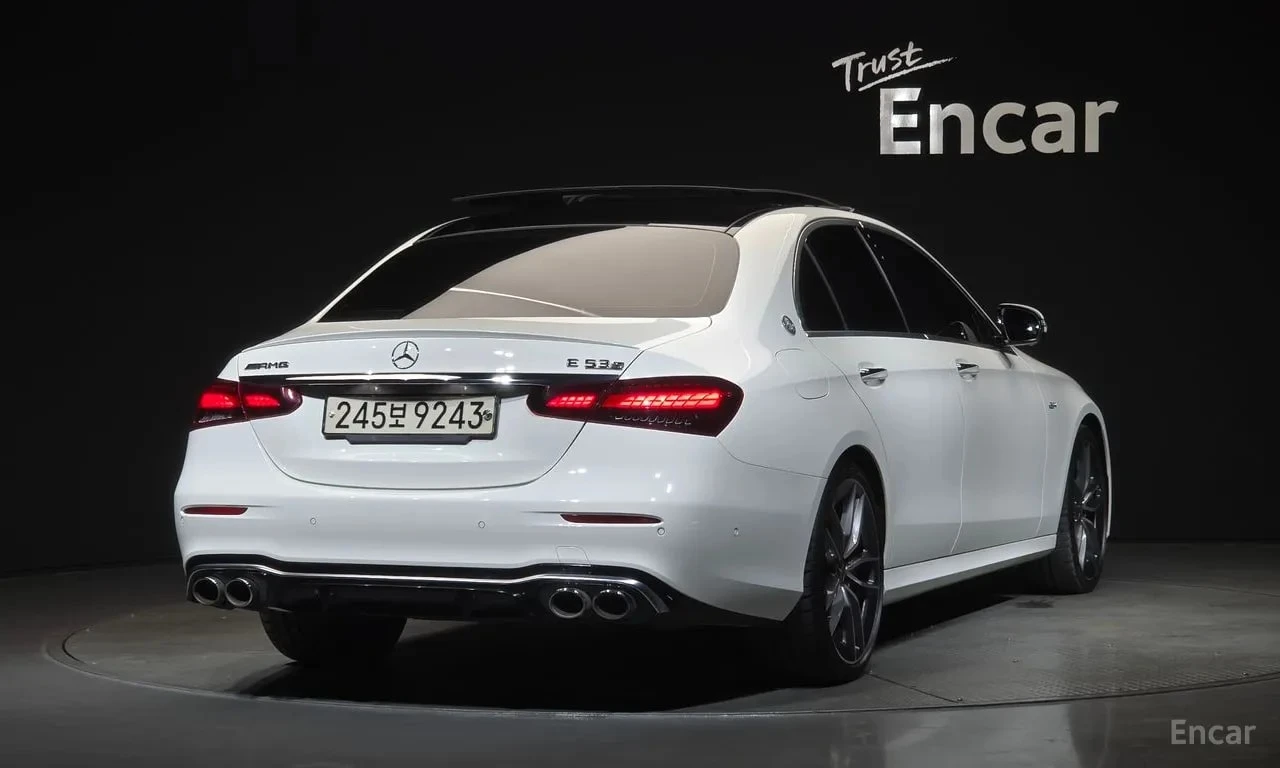 Mercedes-Benz E 53 AMG 4MATIC+ /ОБДУХВАНЕ/ДИСТРОНИК/360, снимка 2 - Автомобили и джипове - 55925402