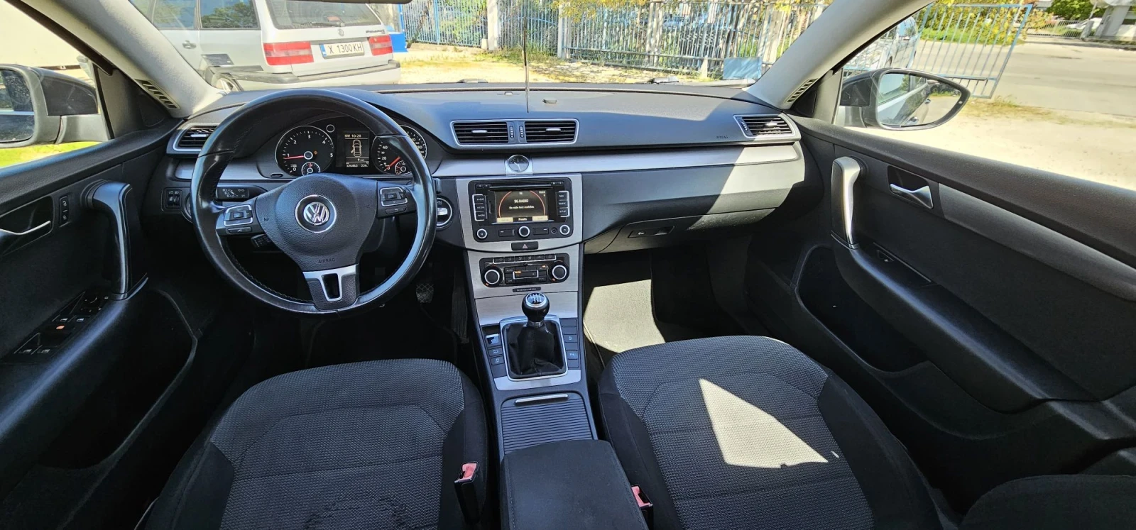 VW Passat 1, 6 TDI, снимка 7 - Автомобили и джипове - 56172406