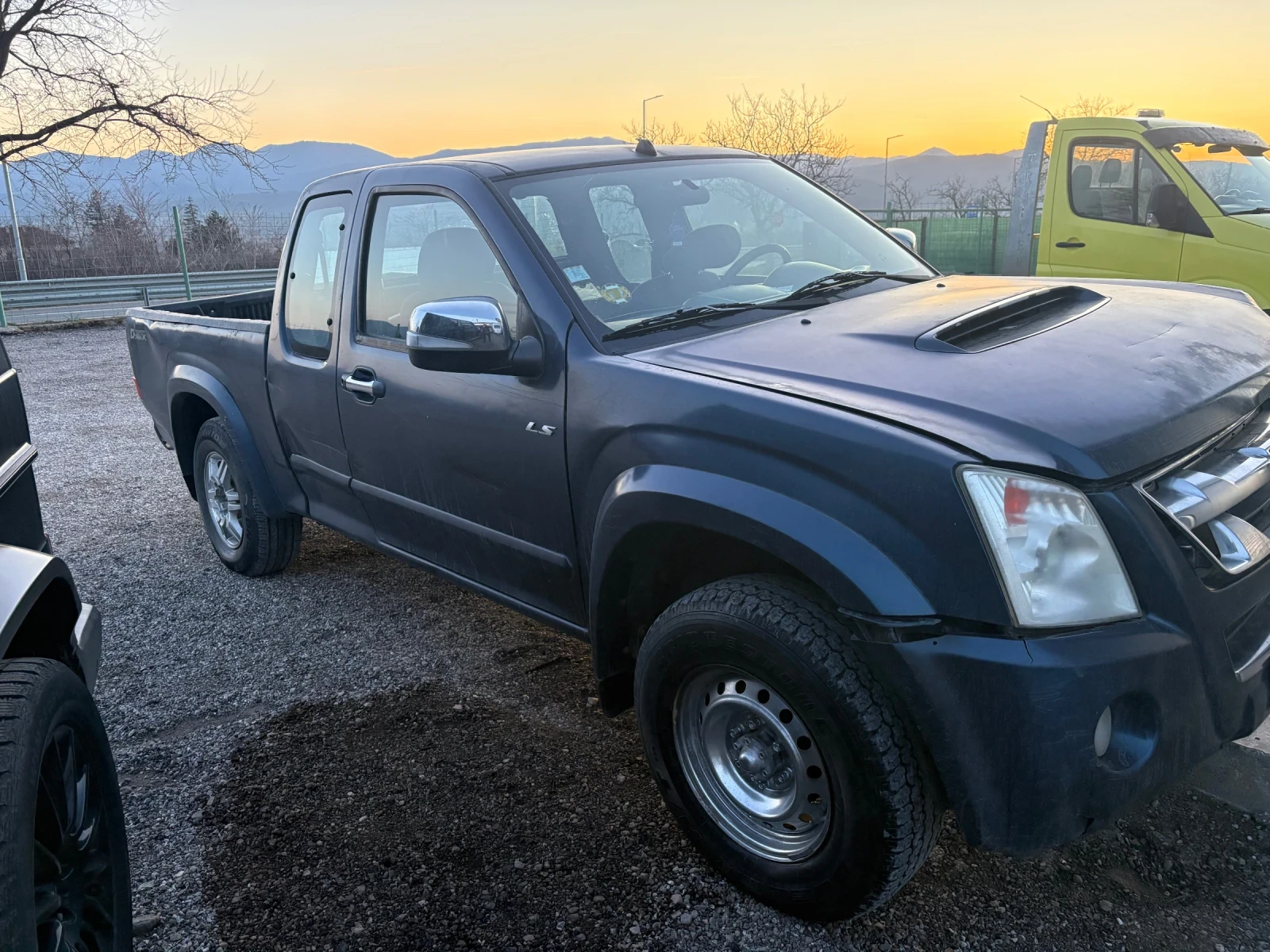 Isuzu D-max, снимка 6 - Автомобили и джипове - 53895605