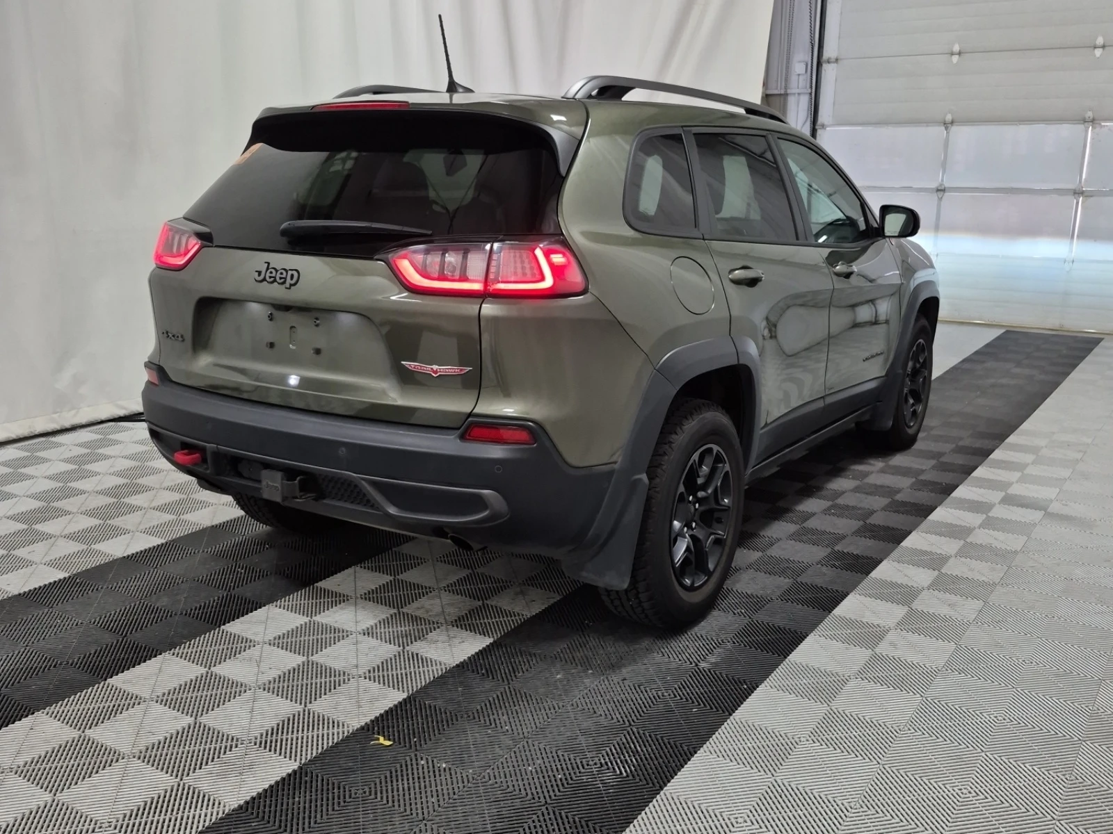 Jeep Cherokee TRAILHAWK ELITE* * CARFAX * * АВТО КРЕДИТ * * , снимка 3 - Автомобили и джипове - 54213101