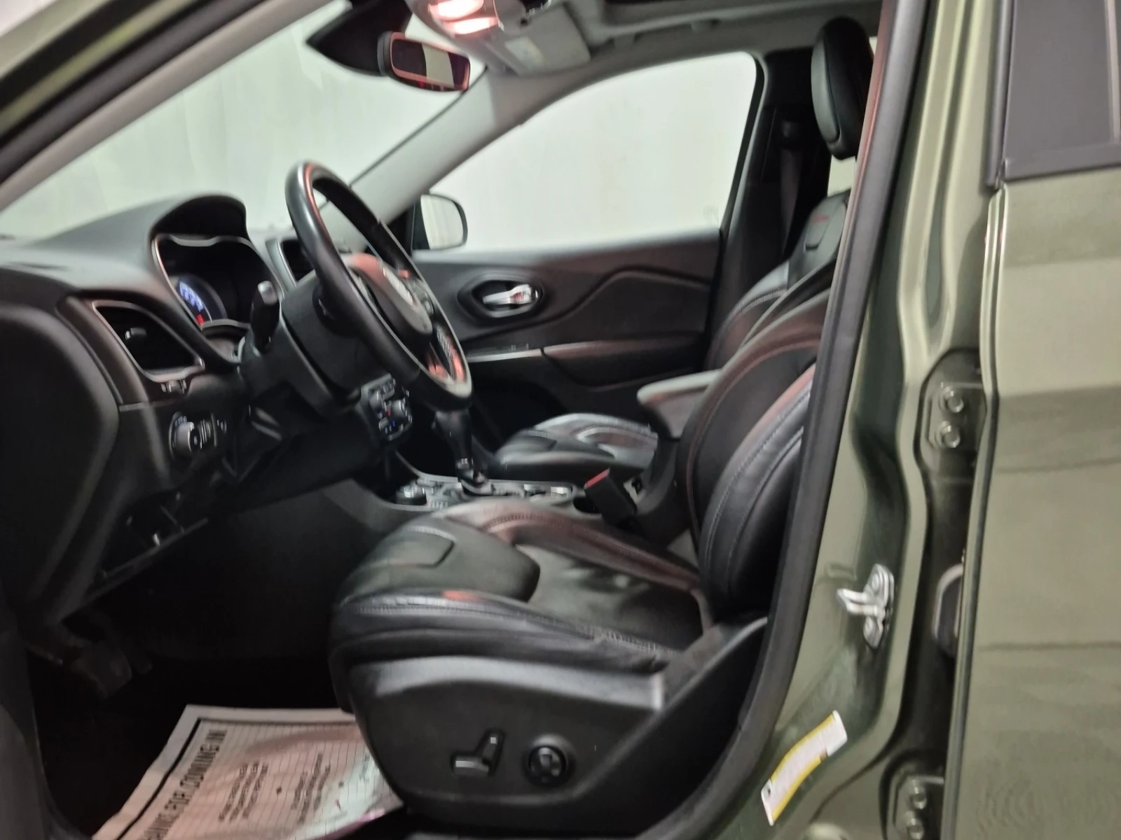 Jeep Cherokee TRAILHAWK ELITE* * CARFAX * * АВТО КРЕДИТ * * , снимка 4 - Автомобили и джипове - 54213101