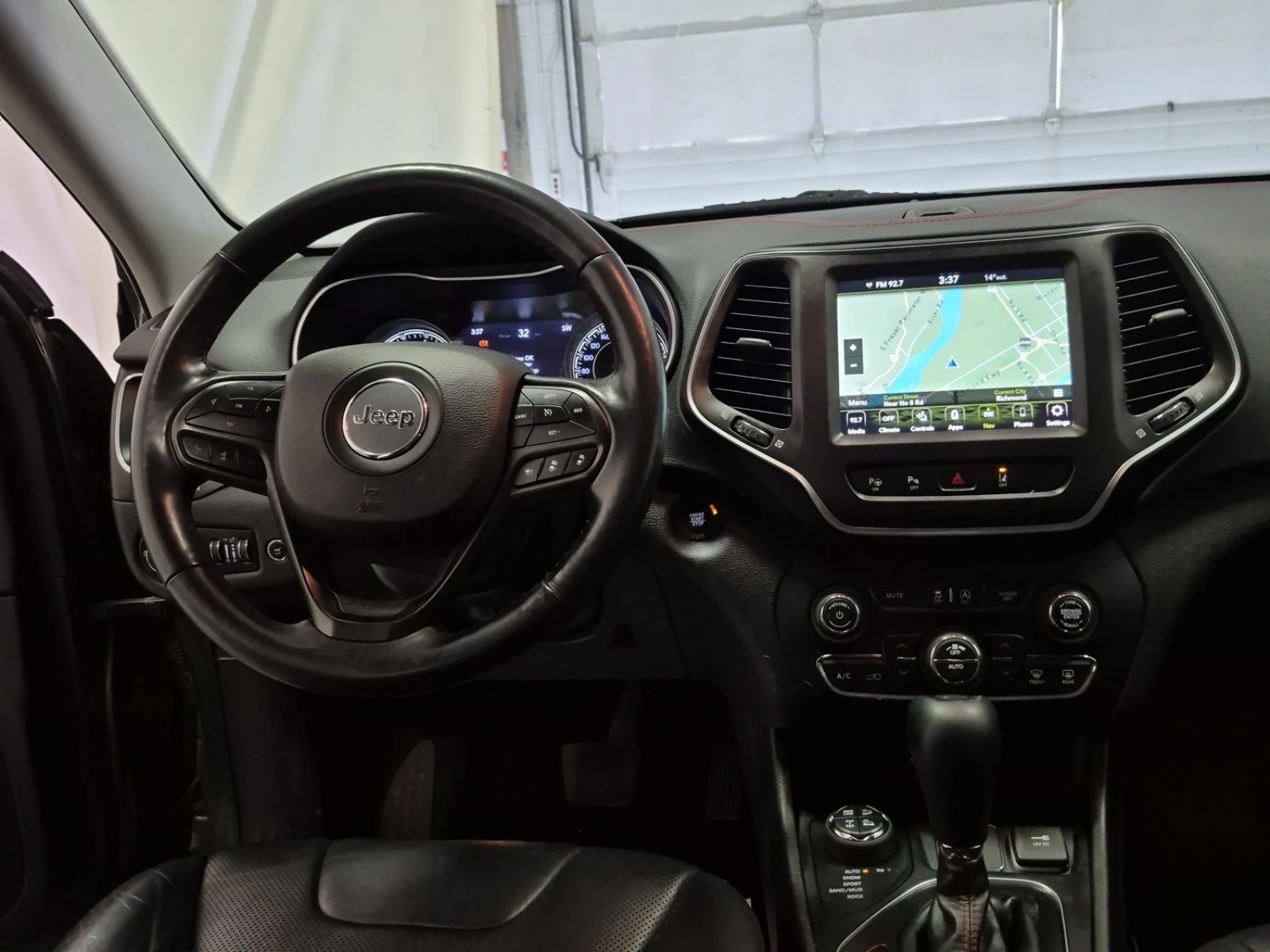 Jeep Cherokee TRAILHAWK ELITE* * CARFAX * * АВТО КРЕДИТ * * , снимка 5 - Автомобили и джипове - 54213101