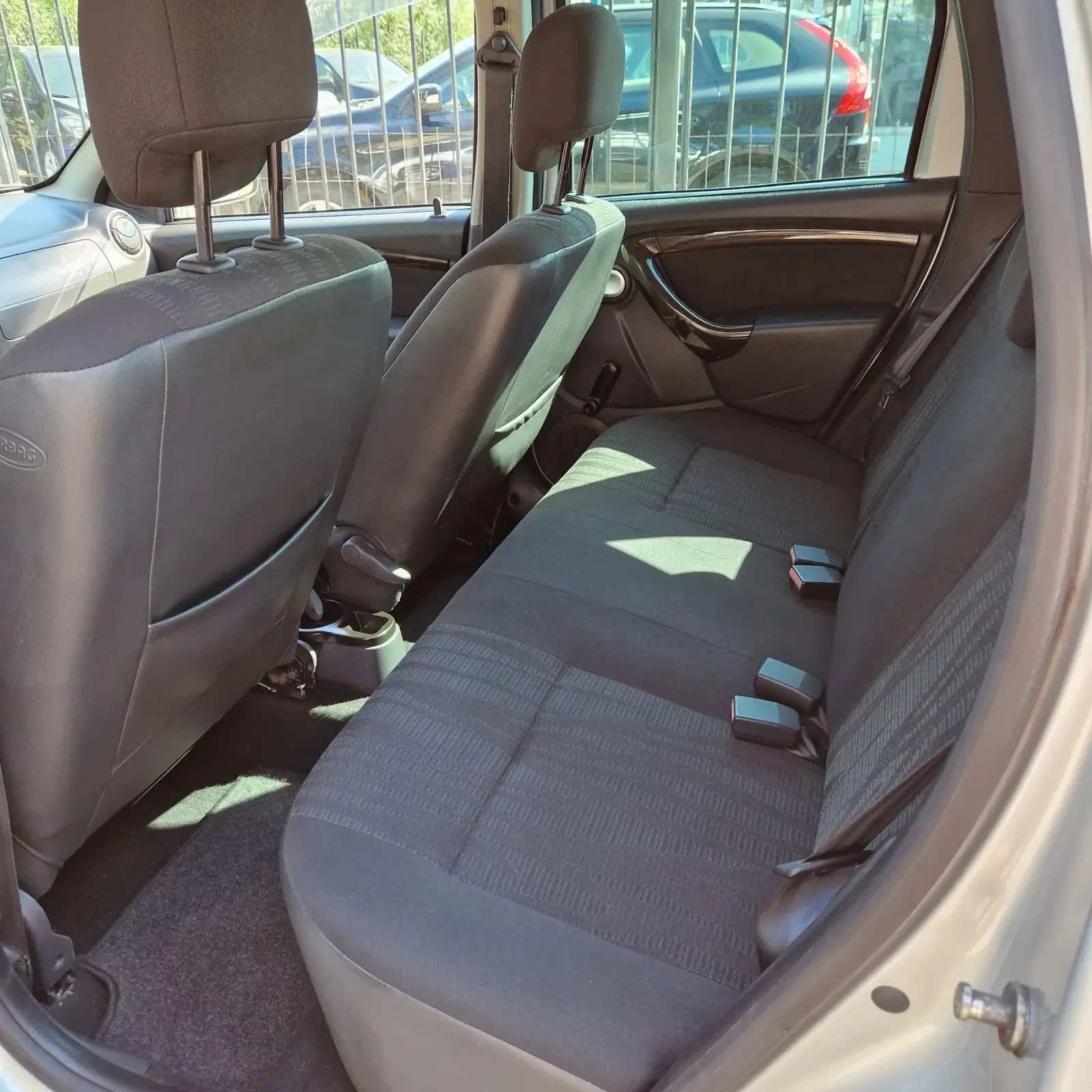 Dacia Duster 1.6i | Mobile.bg � ����������� 13