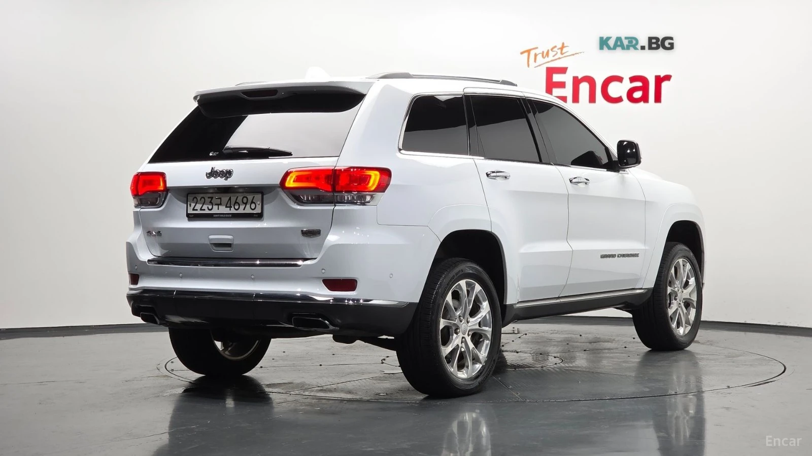 Jeep Cherokee SUMMIT* PANO* КОЖА* ОБДУХВАНЕ* ПОДГРЕВ* НАВИ* КАМЕ, снимка 2 - Автомобили и джипове - 55409227