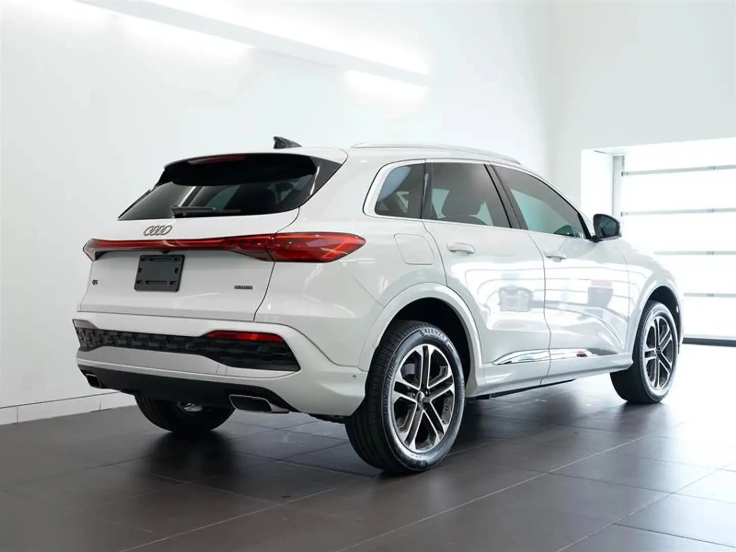 Audi Q5 PROGRESSIV ЦЕНА ДО БЪЛГАРИЯ АВТОКРЕДИТ, снимка 4 - Автомобили и джипове - 55937886