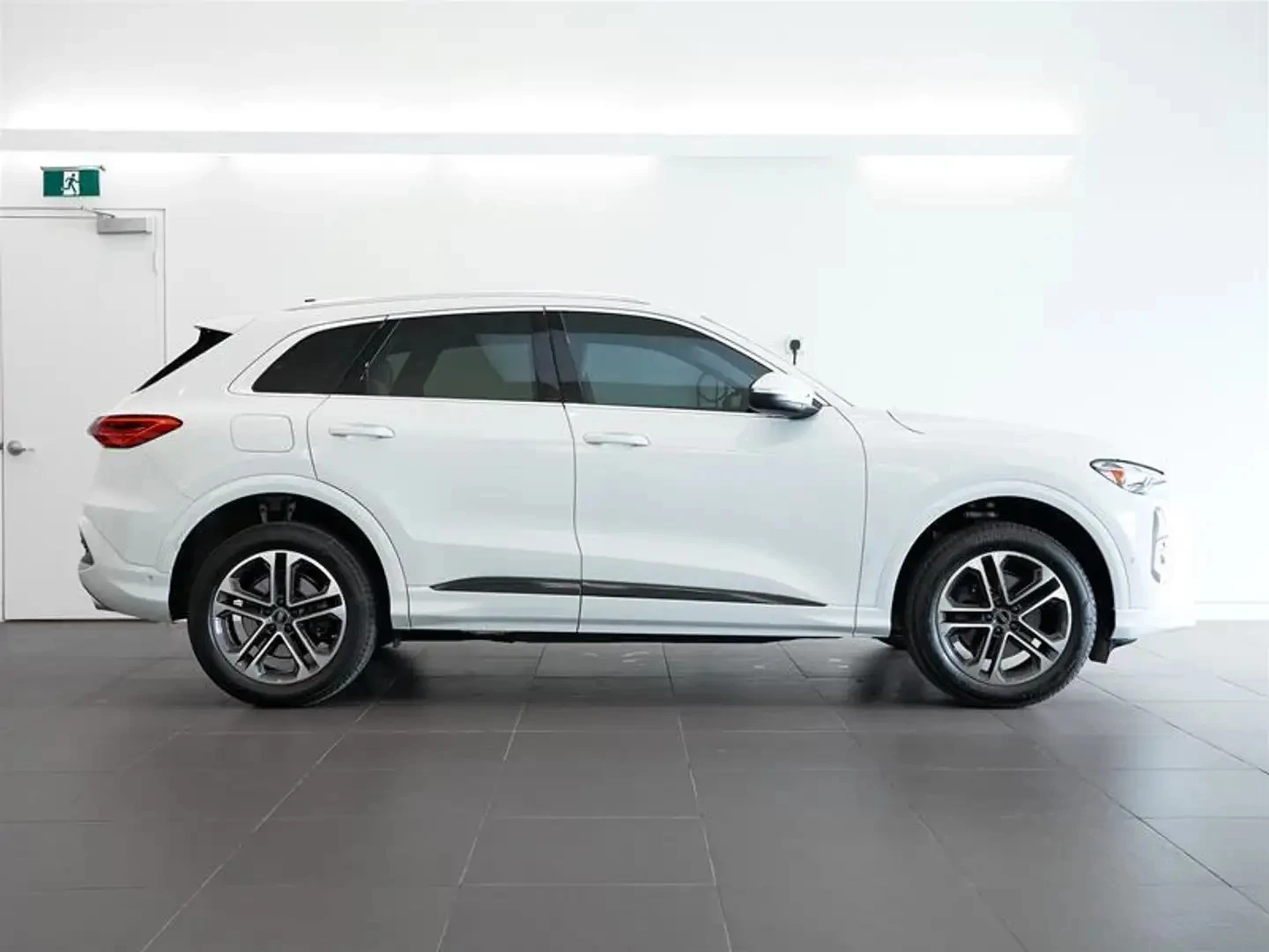 Audi Q5 PROGRESSIV ЦЕНА ДО БЪЛГАРИЯ АВТОКРЕДИТ, снимка 3 - Автомобили и джипове - 55937886