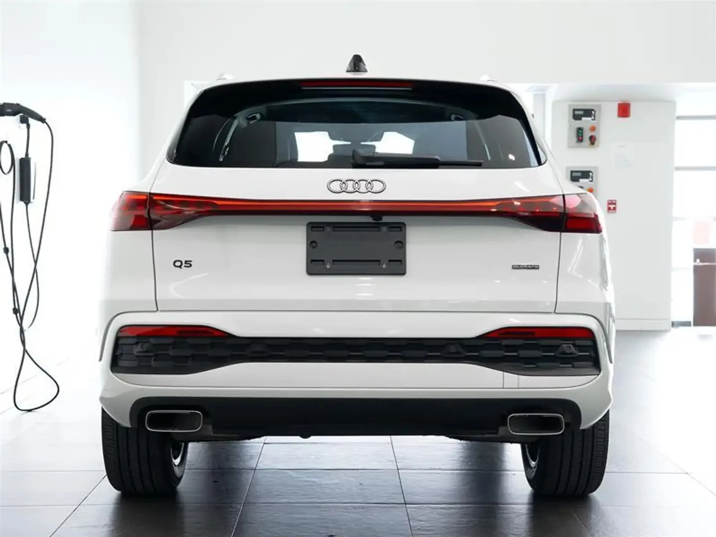 Audi Q5 PROGRESSIV ЦЕНА ДО БЪЛГАРИЯ АВТОКРЕДИТ, снимка 5 - Автомобили и джипове - 55937886