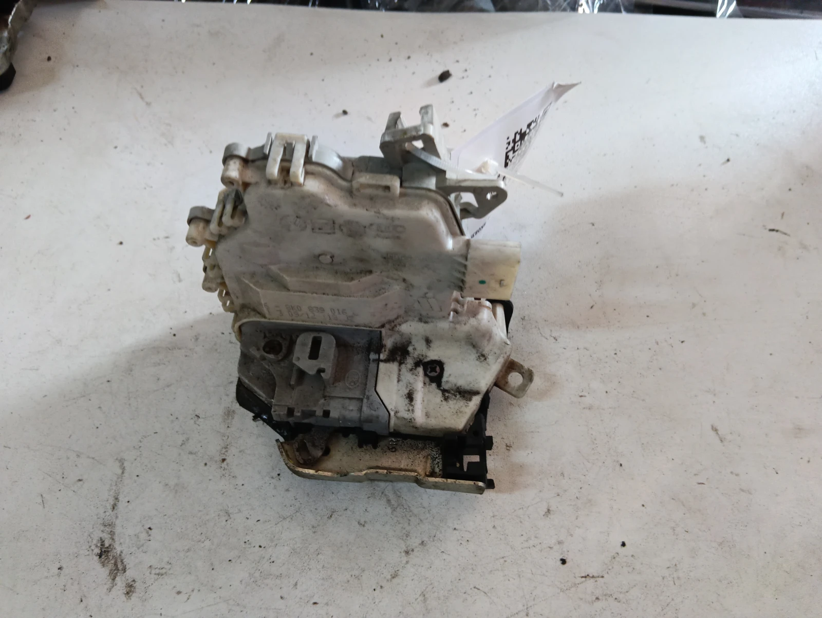 брава (задна дясна) 8K0839016 Audi A5
