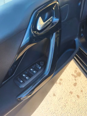 Peugeot 208 1.2i STT Euro6, снимка 16