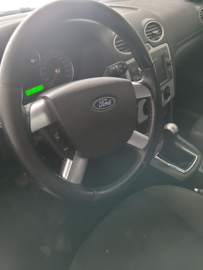 Ford Focus Wagon 2.0, снимка 7 - Автомобили и джипове - 45670143