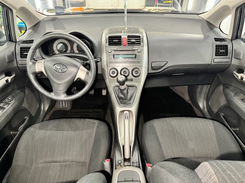 Toyota Auris 1.6 VVTI , снимка 7 - Автомобили и джипове - 47604798