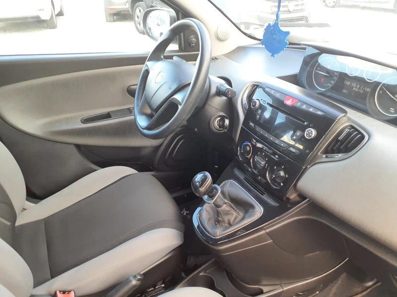 Lancia Ypsilon 1.2I -70к.с, снимка 5 - Автомобили и джипове - 47811811