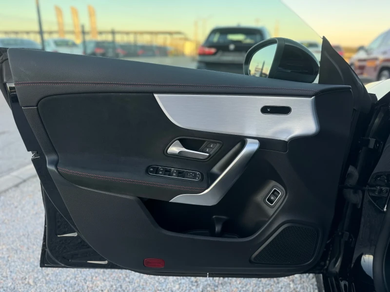 Mercedes-Benz CLA 180 AMG, снимка 9 - Автомобили и джипове - 51734193