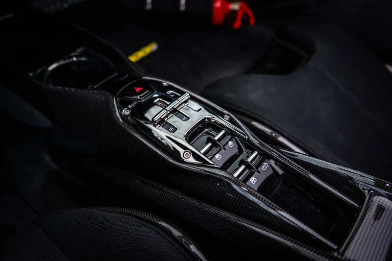 Ferrari SF 90 Spider Tailor Made 1000GP, снимка 9 - Автомобили и джипове - 53009273