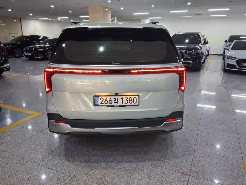 Kia Carnival 3.5 270 hp Automatic, снимка 3 - Автомобили и джипове - 55754014