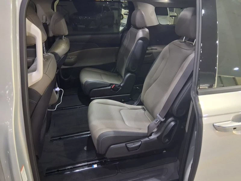 Kia Carnival 3.5 270 hp Automatic, снимка 10 - Автомобили и джипове - 55754014