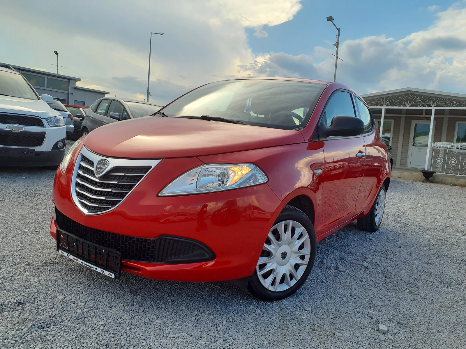 Lancia Ypsilon 1.2I -70к.с - изображение 2