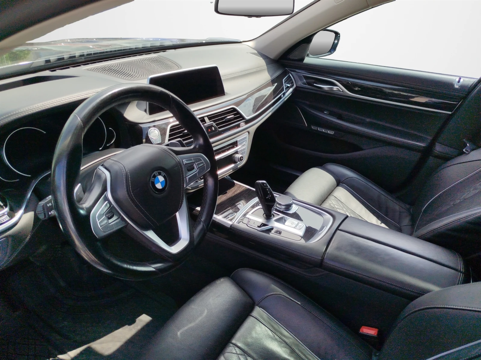 BMW 750 xDrive - изображение 6