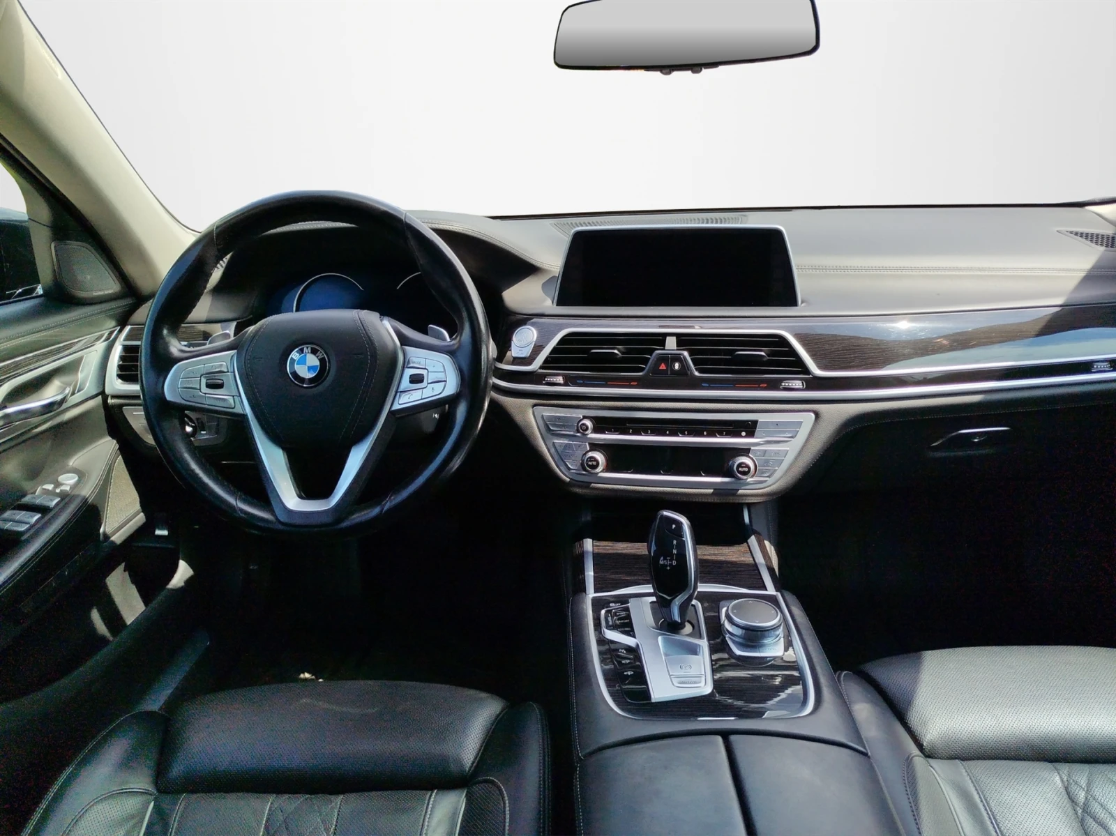 BMW 750 xDrive - изображение 7