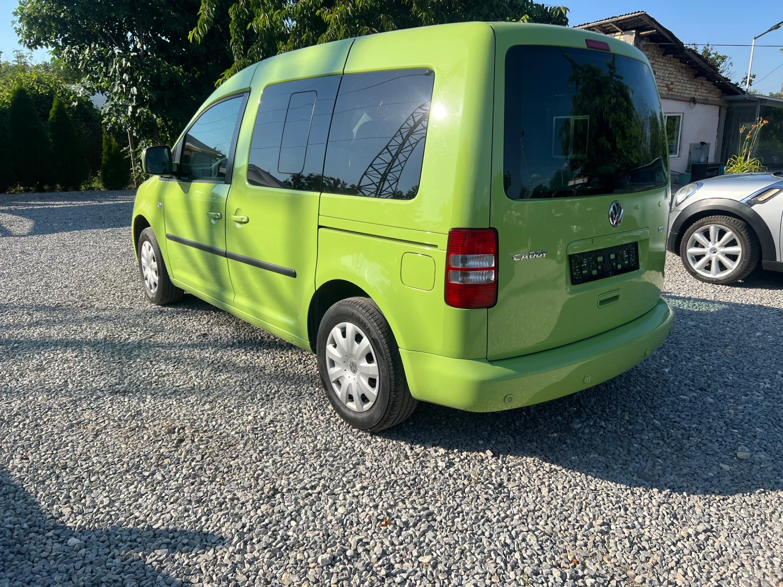 VW Caddy 1.6TDI/102 Пътнически, снимка 7 - Автомобили и джипове - 52828308