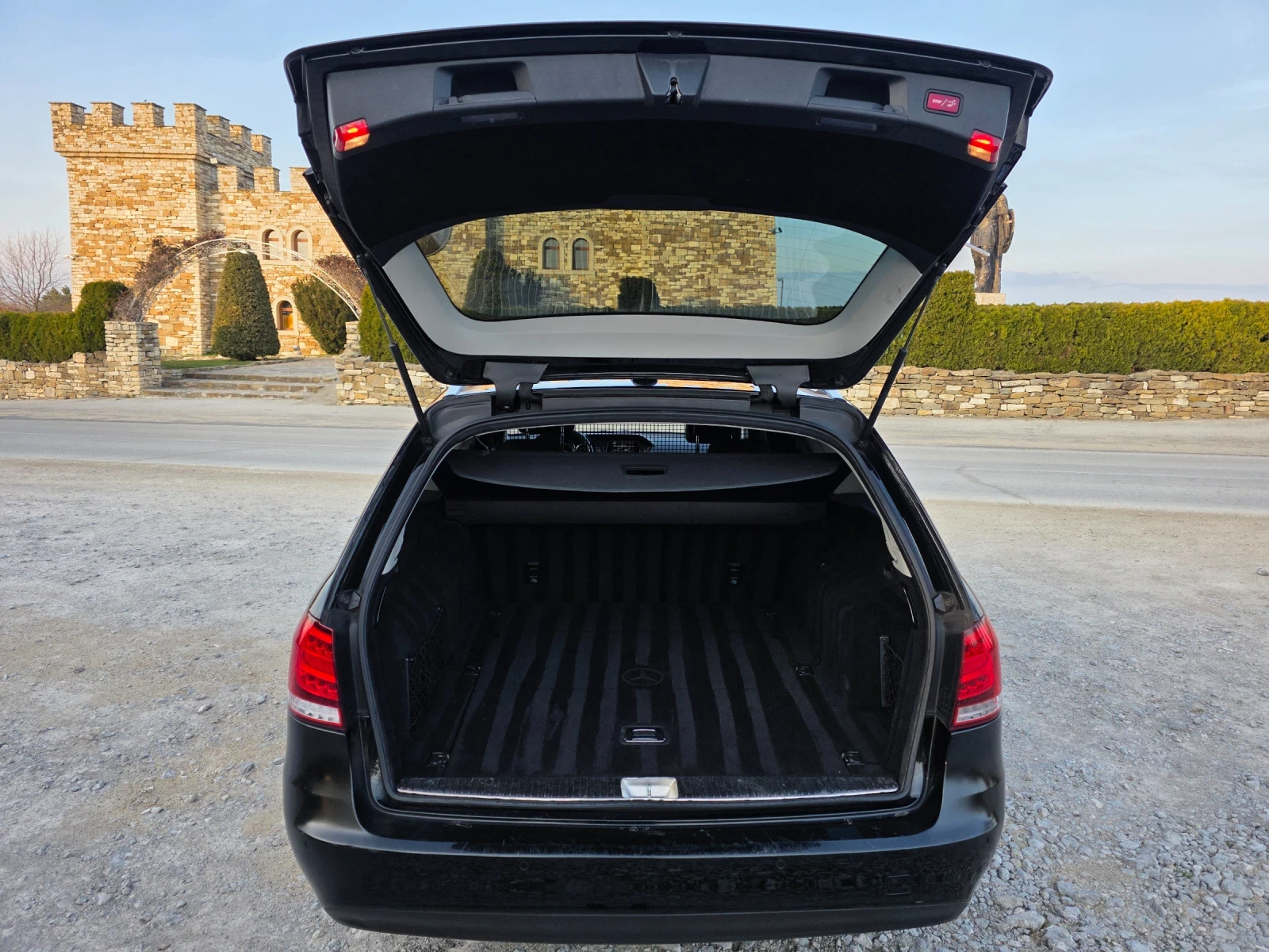 Mercedes-Benz E 250 4 matic , снимка 17 - Автомобили и джипове - 53878839