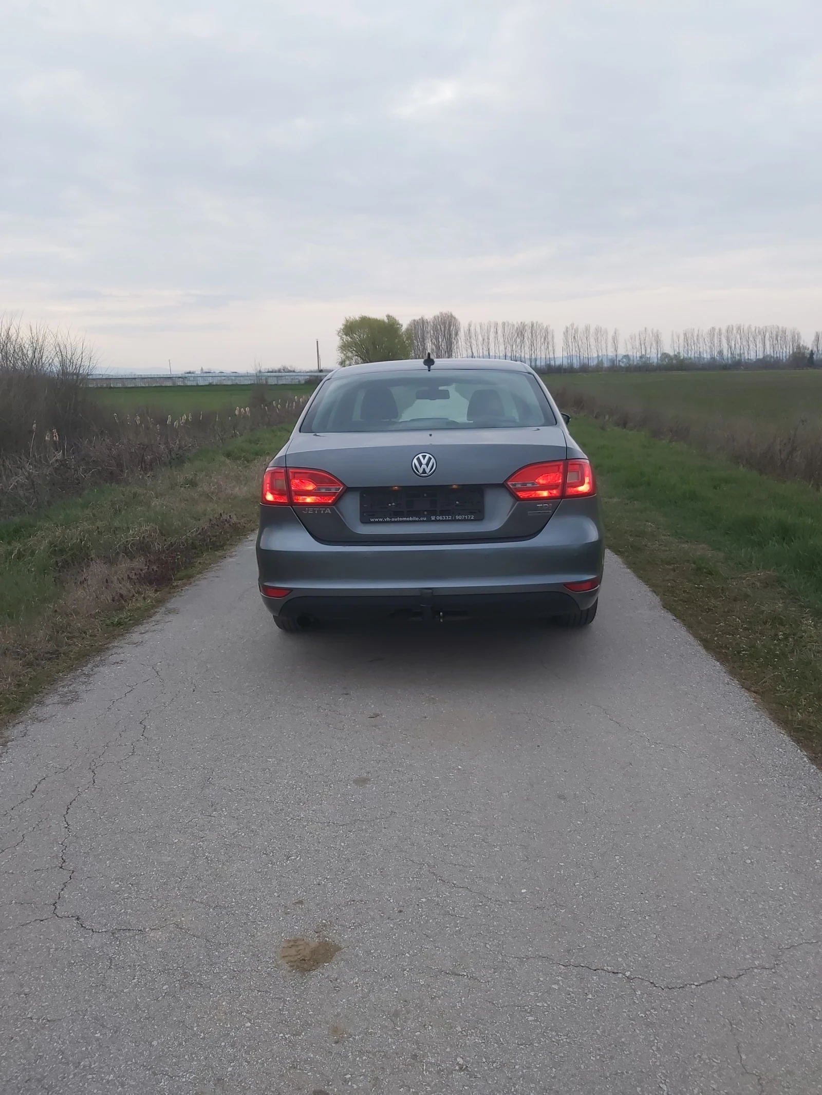 VW Jetta 1.6 HDI, снимка 6 - Автомобили и джипове - 53929232