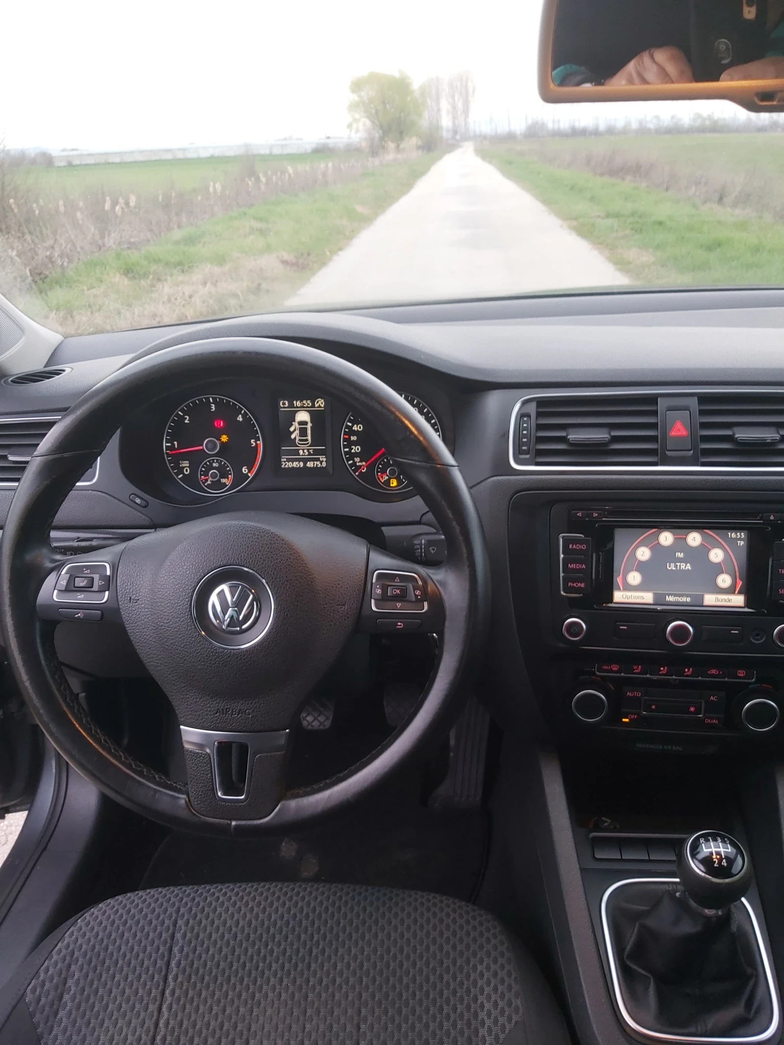 VW Jetta 1.6 HDI, снимка 13 - Автомобили и джипове - 53929232
