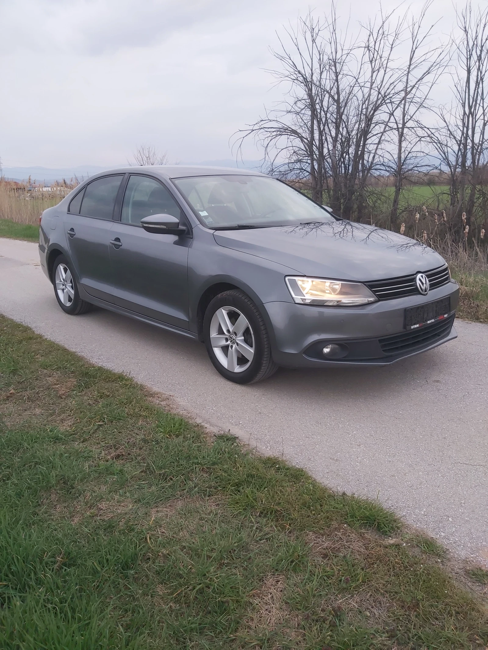 VW Jetta 1.6 HDI, снимка 3 - Автомобили и джипове - 53929232
