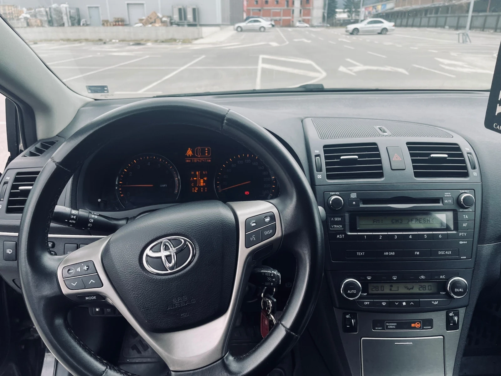 Toyota Avensis 1.8 бензин 147 коня, снимка 11 - Автомобили и джипове - 54058676