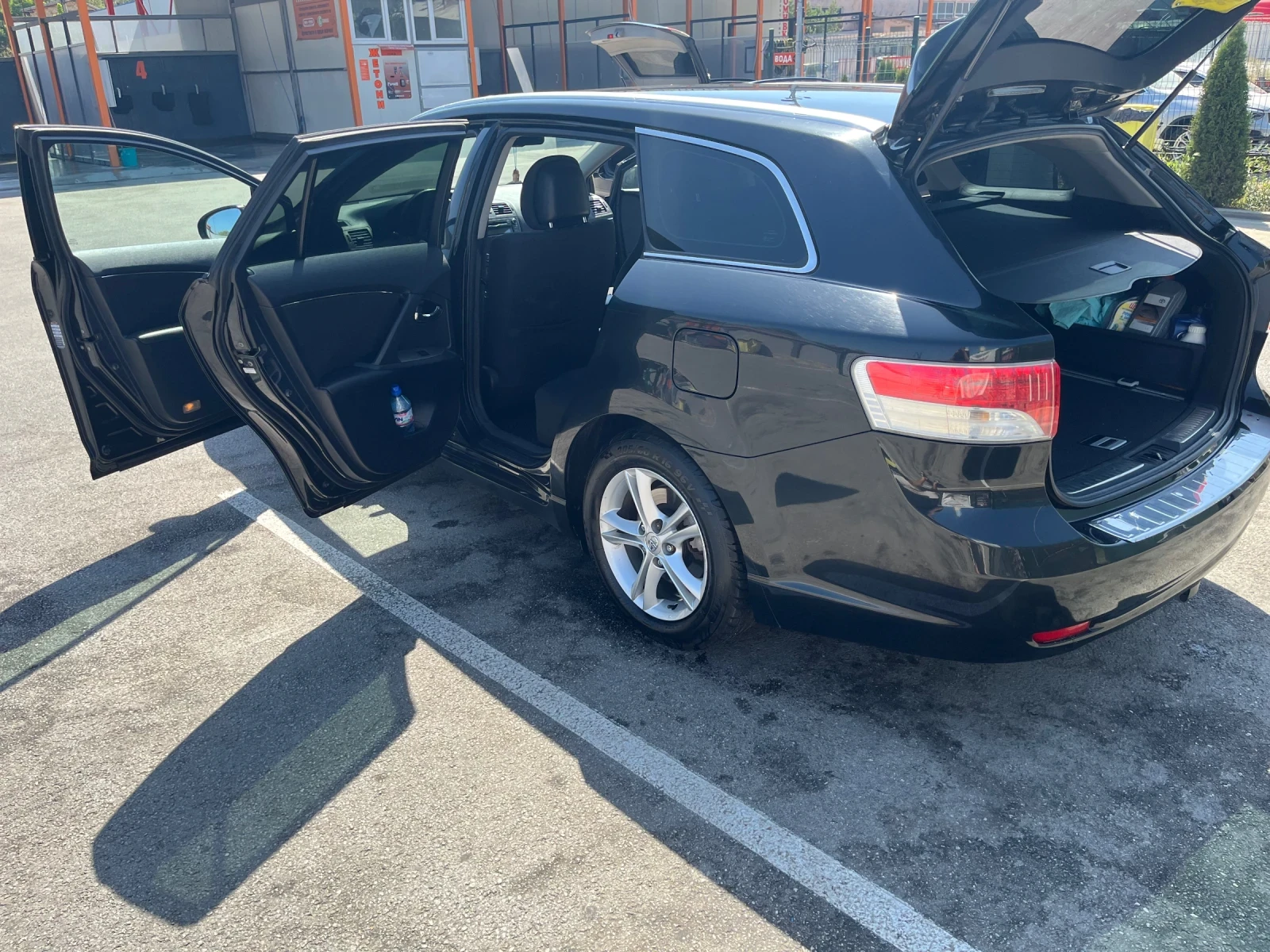 Toyota Avensis 1.8 бензин 147 коня, снимка 14 - Автомобили и джипове - 55670201