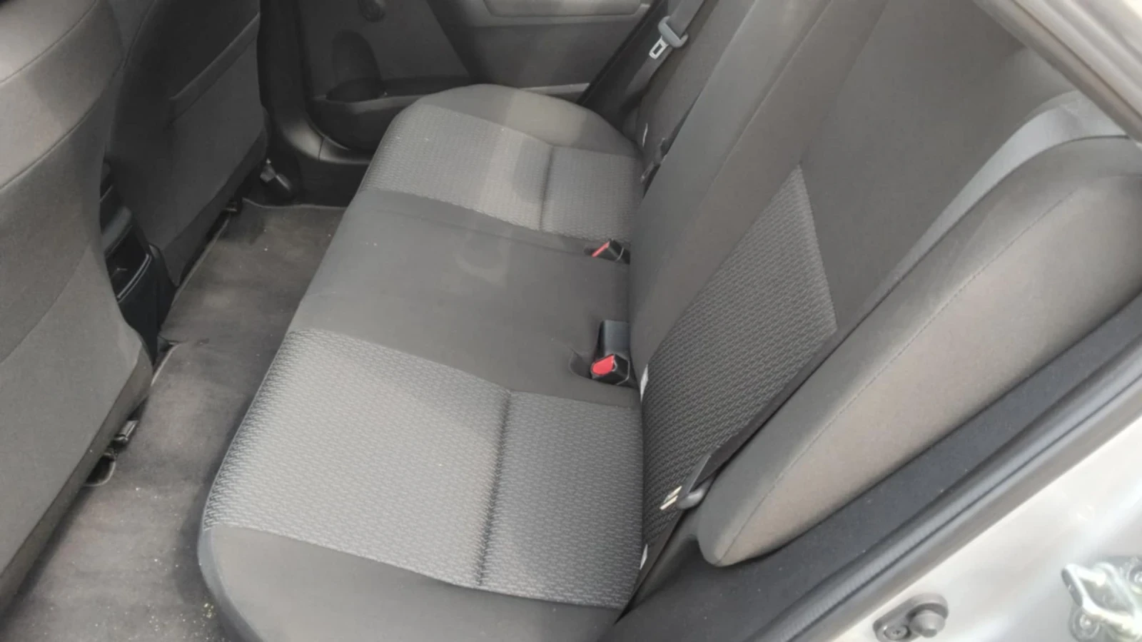 Toyota Corolla Бензин-Газ, снимка 9 - Автомобили и джипове - 54108225