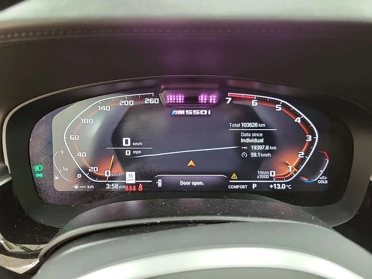 BMW 550 * M550I XDRIVE * CARFAX * ЦЕНА ДО БГ, снимка 9 - Автомобили и джипове - 54270444