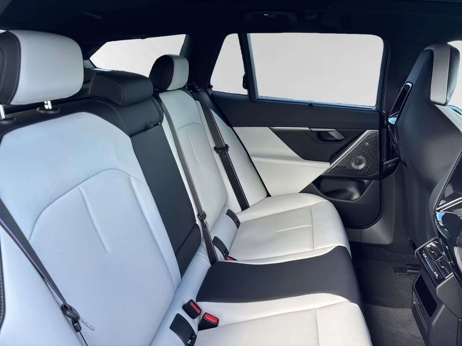 BMW M5 TOURING PLUG-IN HYBRID PANORAMA B&W HEAD-UP | Mobile.bg � ����������� 14