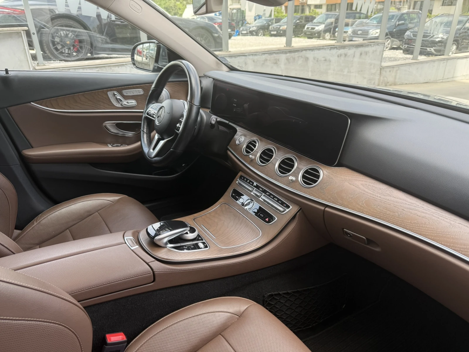 Mercedes-Benz E 400 От Мерцедес, Реални километри, почти всички екстри, снимка 13 - Автомобили и джипове - 54678197
