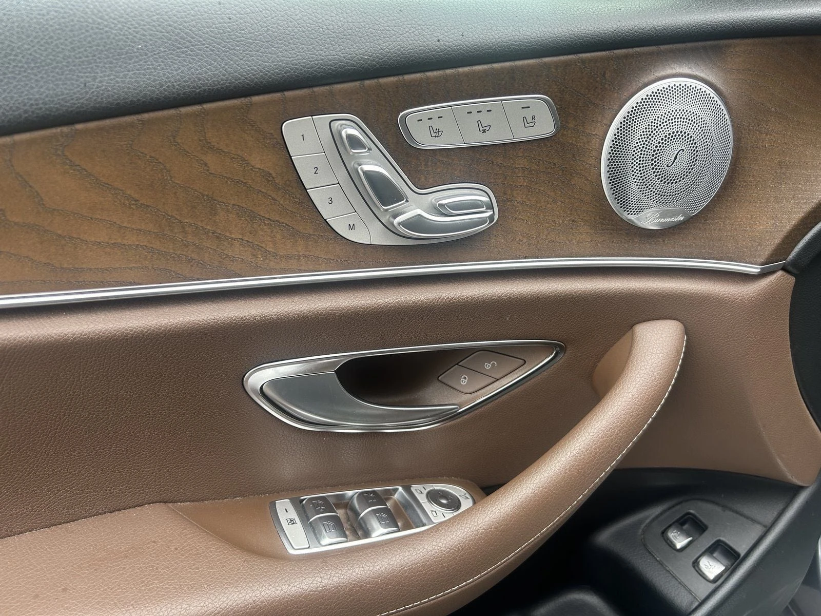 Mercedes-Benz E 400 От Мерцедес, Реални километри, почти всички екстри, снимка 12 - Автомобили и джипове - 54678197