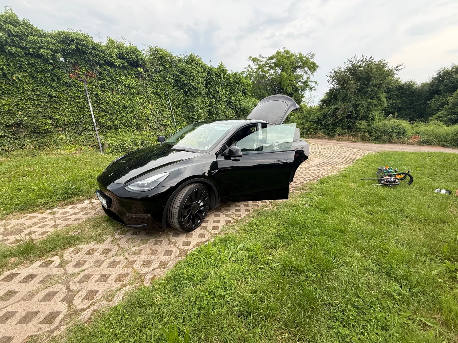 Tesla Model Y Performance, снимка 8 - Автомобили и джипове - 54765427