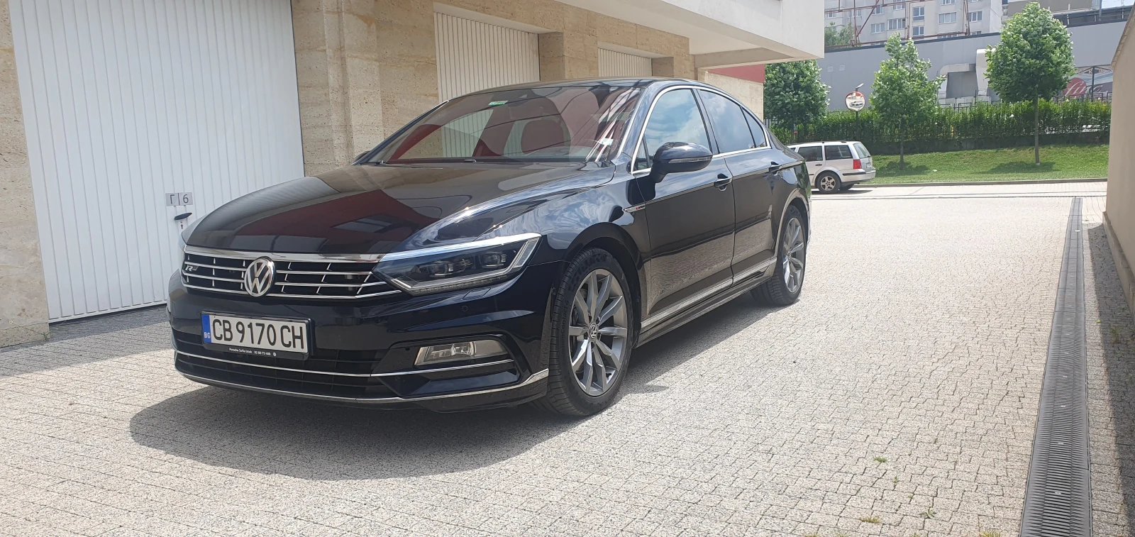 VW Passat 2.0 TDI 240к.с R-LINE, снимка 3 - Автомобили и джипове - 55372197