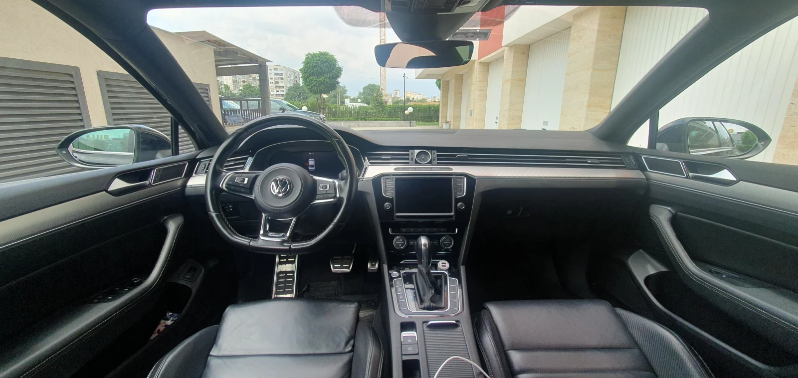 VW Passat 2.0 TDI 240к.с R-LINE, снимка 10 - Автомобили и джипове - 55372197