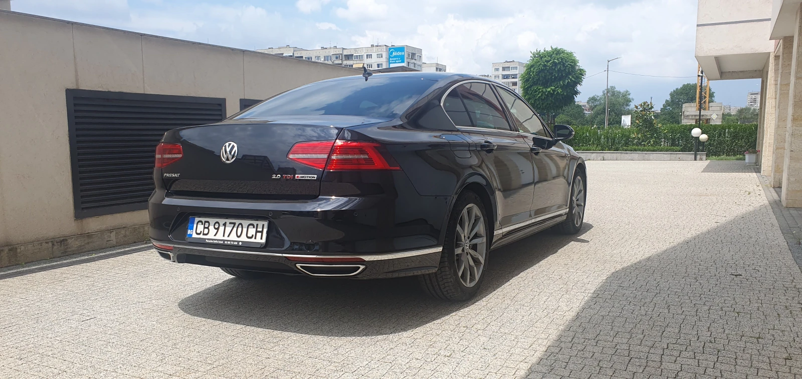 VW Passat 2.0 TDI 240к.с R-LINE, снимка 4 - Автомобили и джипове - 55372197