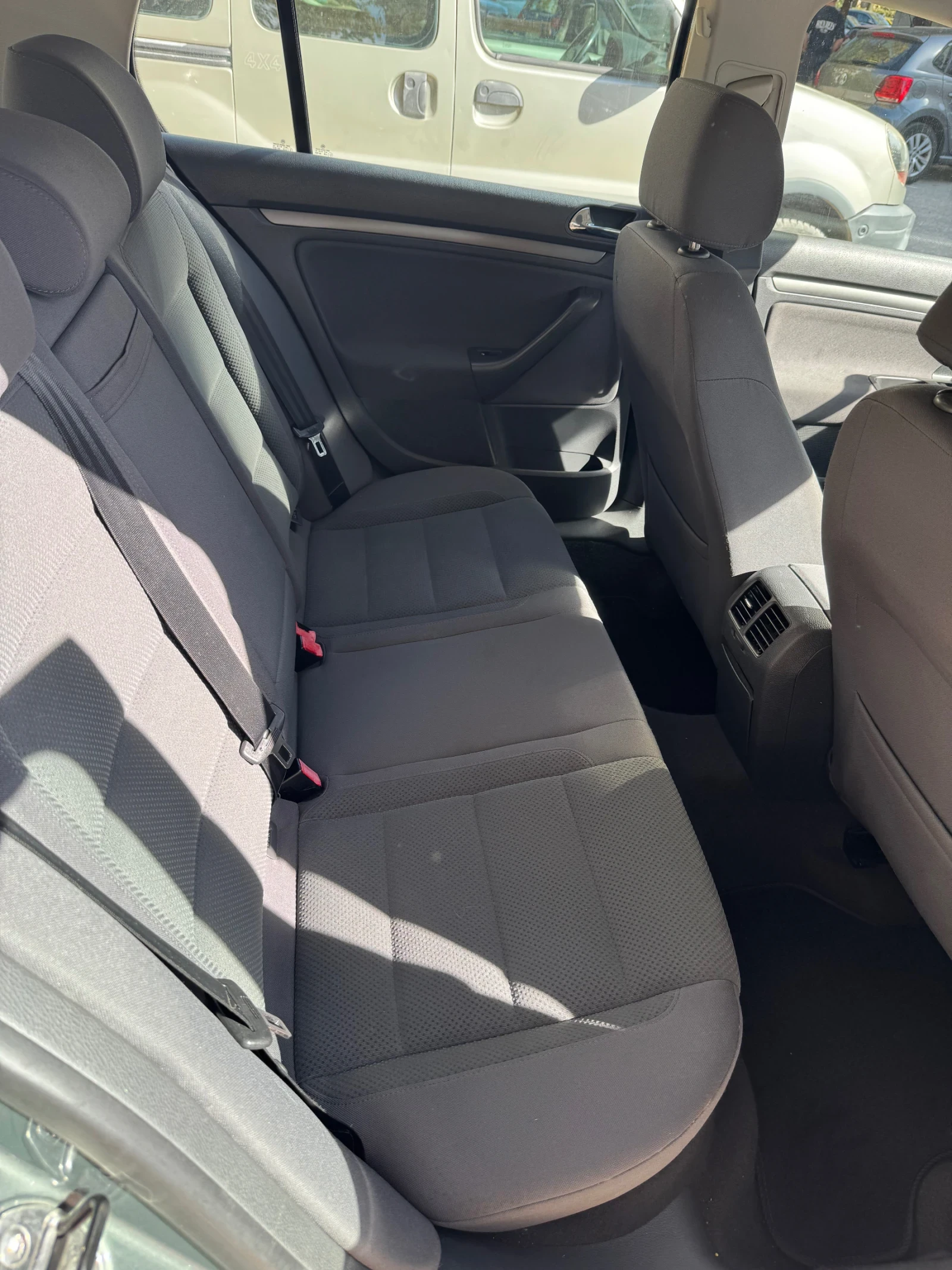 VW Golf 1.6-бензин , снимка 8 - Автомобили и джипове - 56442571