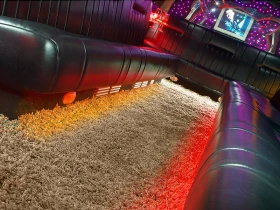 Lincoln Navigator 180-inch Stretch Limousine by Empire , снимка 13