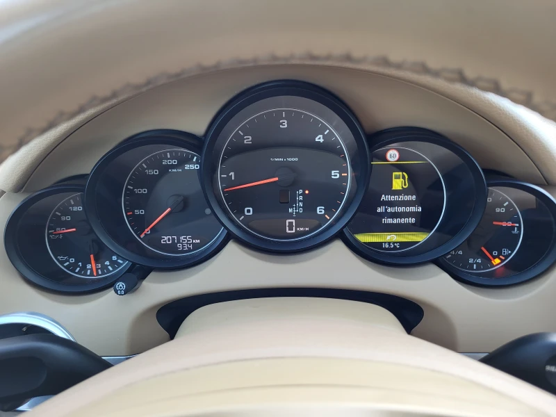 Porsche Cayenne 3.0D, снимка 16 - Автомобили и джипове - 49406929