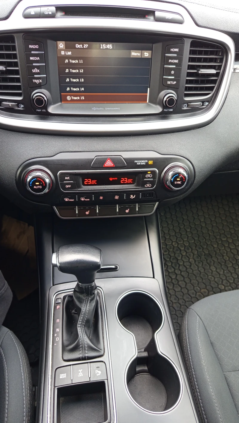 Kia Sorento 2.4 4x4 7места ФЕЙС, снимка 5 - Автомобили и джипове - 52203316