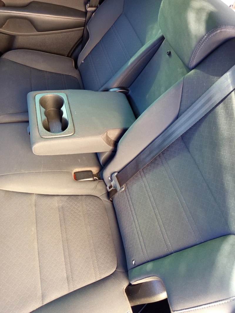 Kia Sorento 2.4 4x4 7места ФЕЙС, снимка 17 - Автомобили и джипове - 52203316