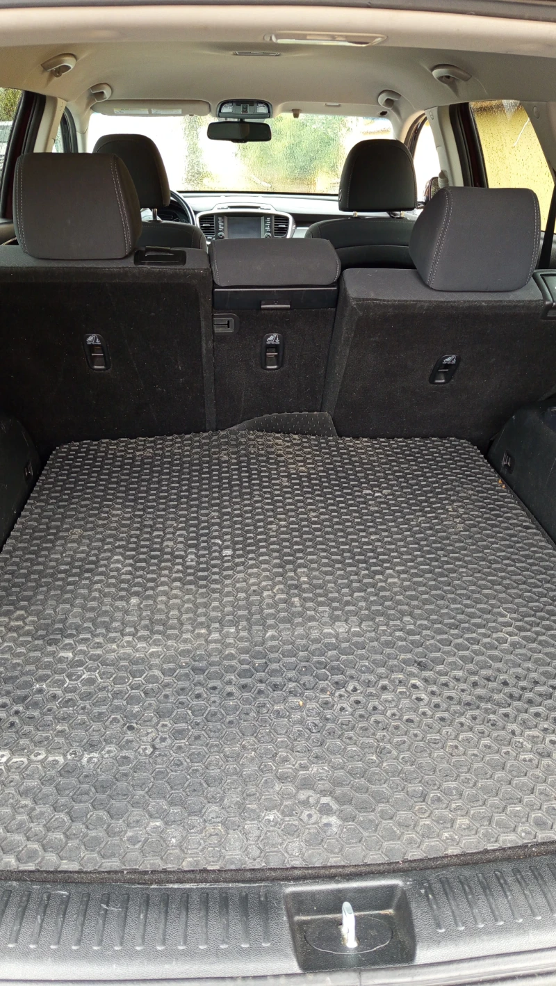 Kia Sorento 2.4 4x4 7места ФЕЙС, снимка 8 - Автомобили и джипове - 52203316