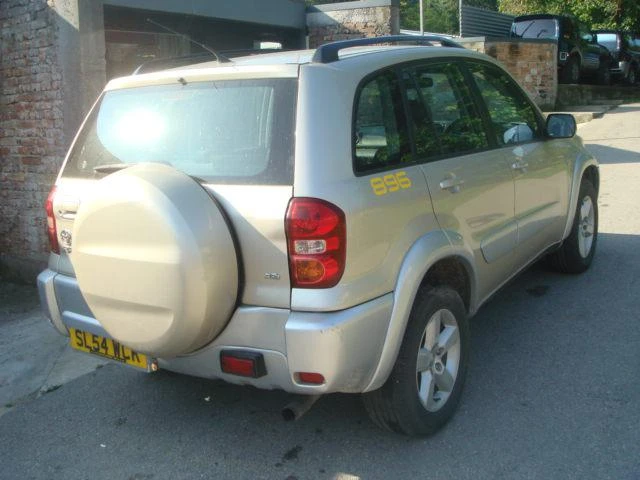 Toyota Rav4 2.0 D4D, снимка 3 - Автомобили и джипове - 46834209